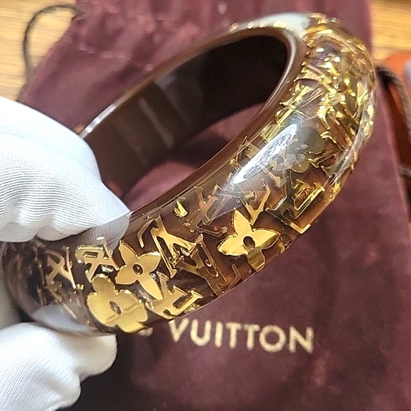 LOUIS VUITTON WIDER INCLUSION RESIN BANGLE - Picture 1 of 7